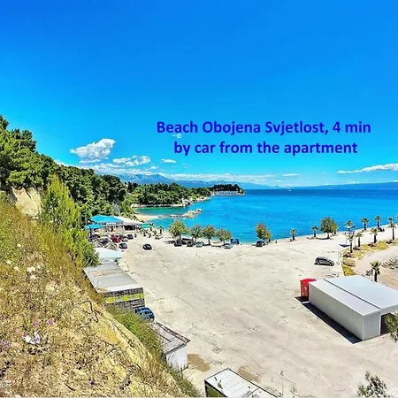 Spacious Neven Near Center, With Two Ac Units