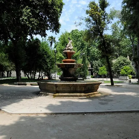 Spacious Neven Near Center, With Two Ac Units 公寓