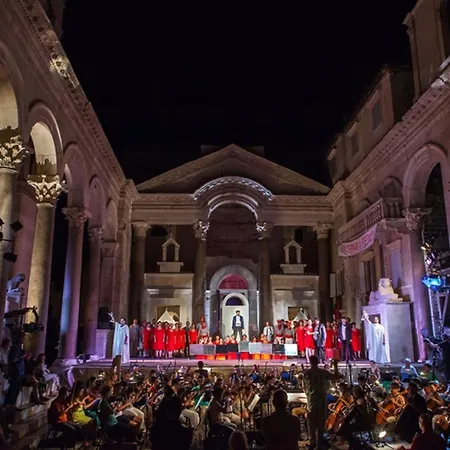 Spacious Neven Near Center, With Two Ac Units 斯普利特