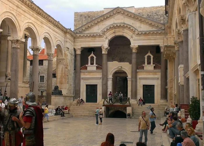 Spacious Neven Near Center, With Two Ac Units Apartamento *