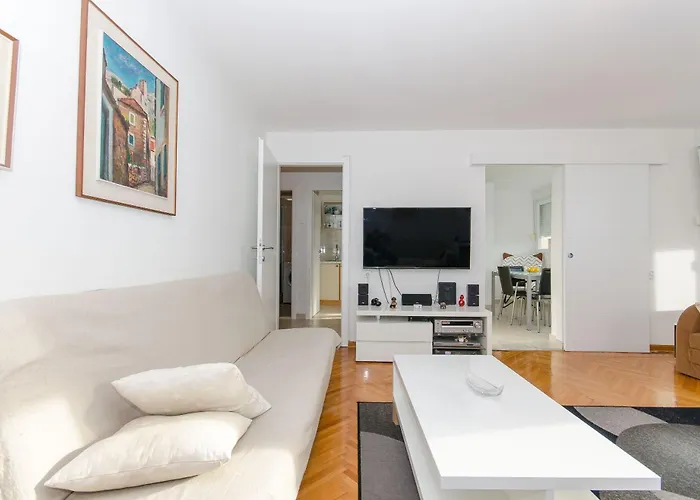 Apartamento Spacious Neven Near Center, With Two Ac Units