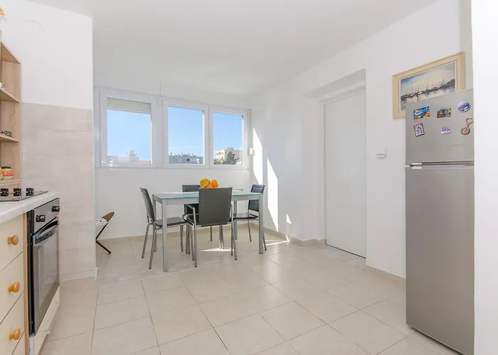 Spacious Neven Near Center, With Two Ac Units Apartamento *