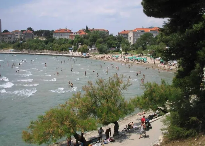 Spacious Neven Near Center, With Two Ac Units