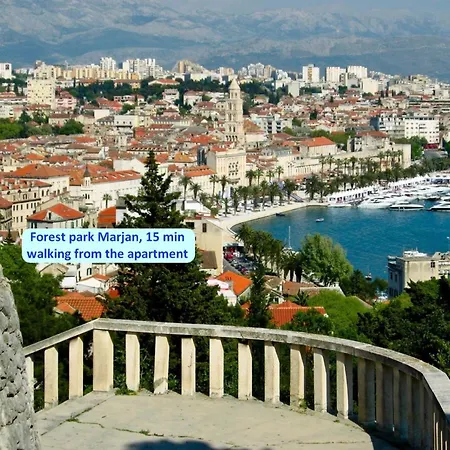 Spacious Neven Near Center, With Two Ac Units Apartamento Split