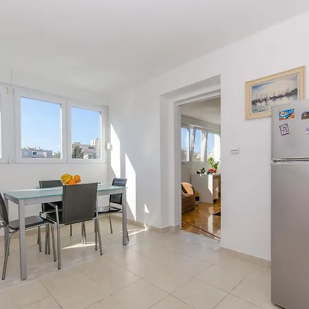 Apartamento Spacious Neven Near Center, With Two Ac Units Split