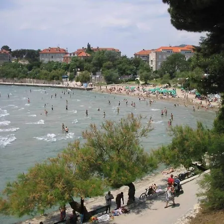 Spacious Neven Near Center, With Two Ac Units