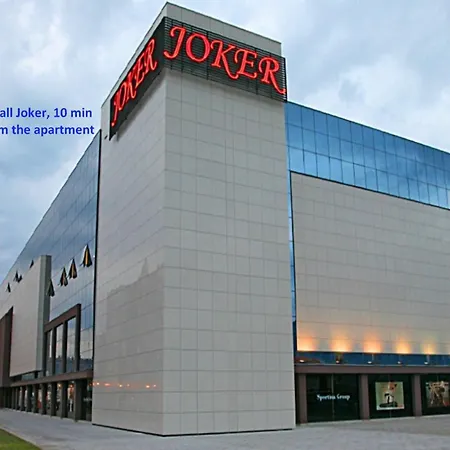 Spacious Neven Near Center, With Two Ac Units