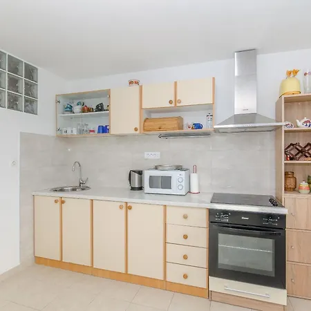 Appartamento Spacious Neven Near Center, With Two Ac Units *