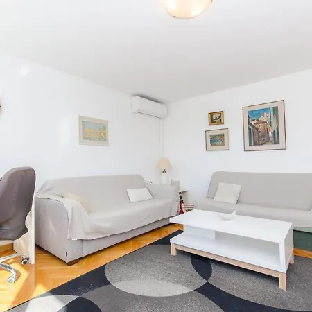 Spacious Neven Near Center, With Two Ac Units Spalato