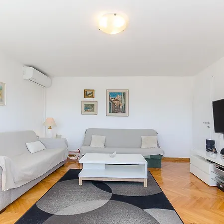 Spacious Neven Near Center, With Two Ac Units * ספליט