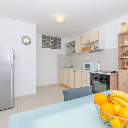 Spacious Neven Near Center, With Two Ac Units Spalato