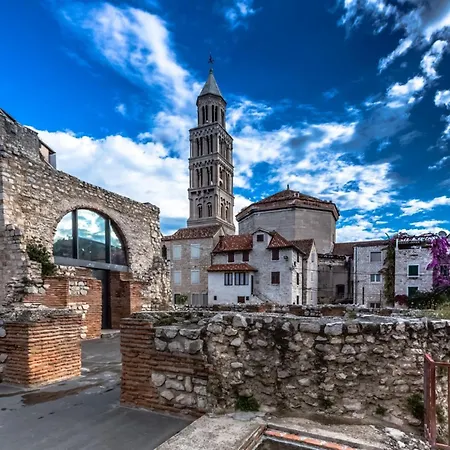 Spacious Neven Near Center, With Two Ac Units * ספליט